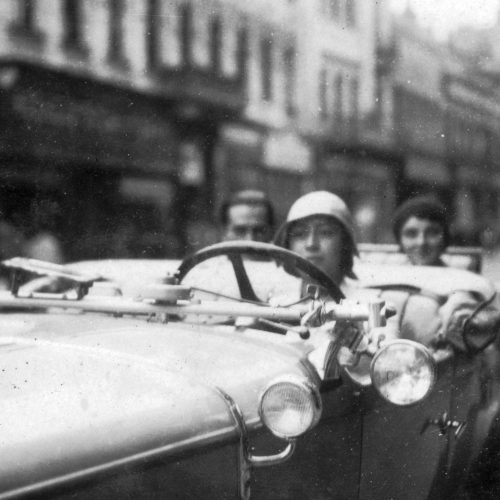 Igy hódítottak a flapperek Magyarországon: autóvezetés, bubifrizura és szabadság