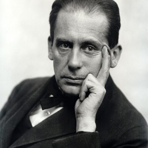 Az ember, akinek szellemiségét a nácik ellenségesnek tekintették, és aki újraértelmezte, hogyan élünk és tervezünk: Walter Gropius.